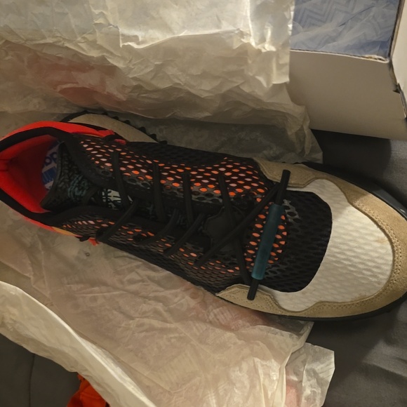 Sneakers - Picture 4 of 6